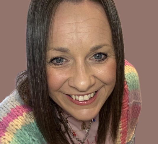 Laura, midlife UGC creator specialising in perimenopause, wellbeing, and confidence